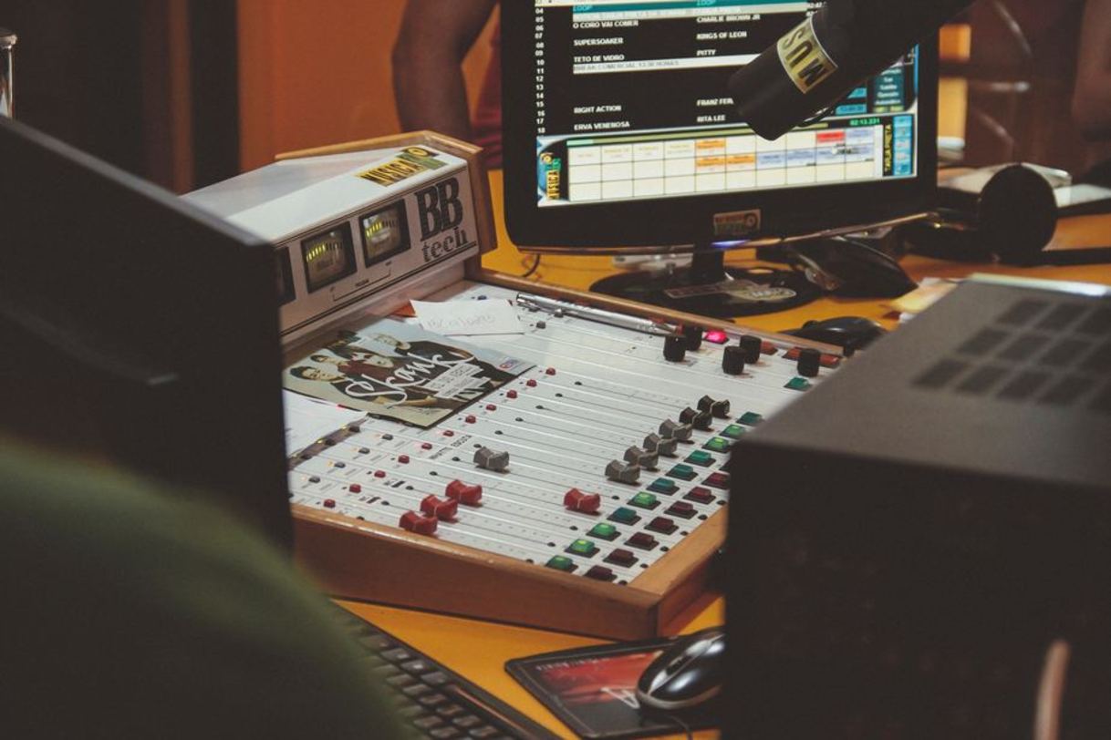 5 Must-Have Pieces of Radio Equipment for a Professional Studio Setup