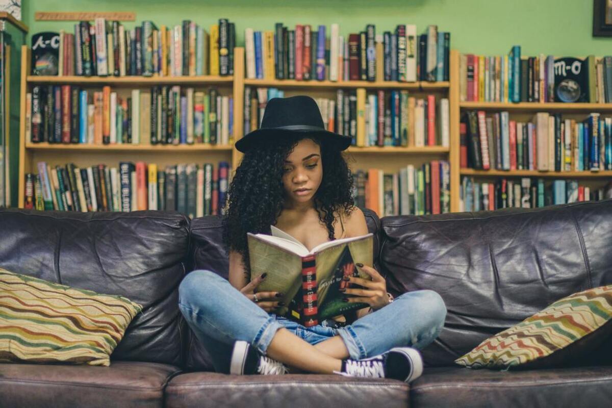 10 Books Every Radio Broadcaster Should Have On Their Shelf